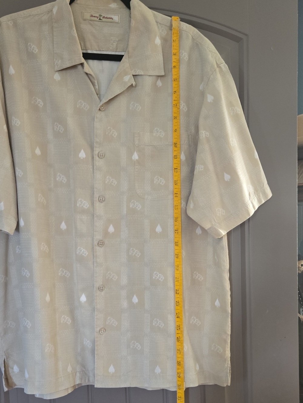 Collectible Tommy Bahama, Silk, short sleeve Camp/Aloha Shirt, casino print - Picture 8 of 13